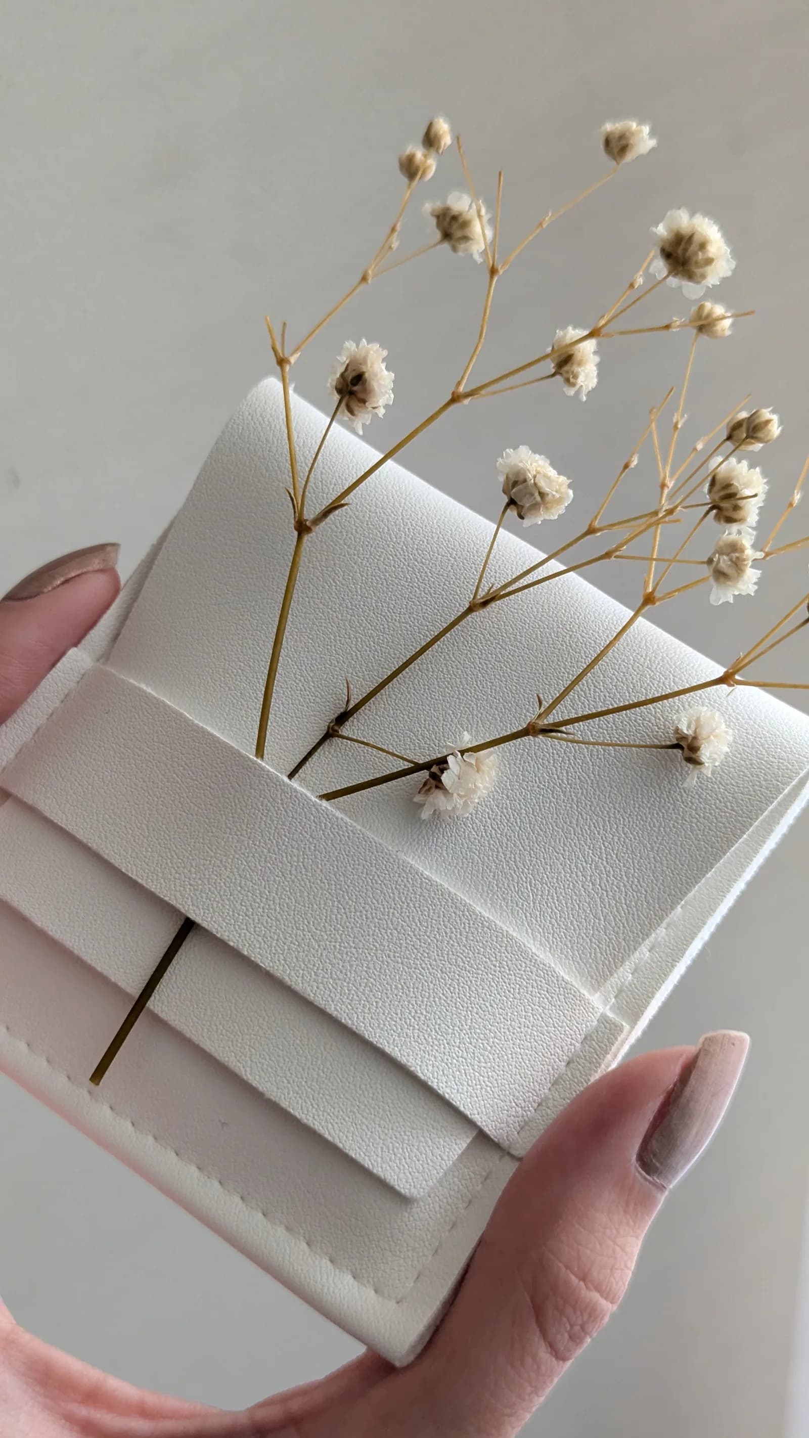 Empaque de regalo de Blumier con flores preservadas y moño